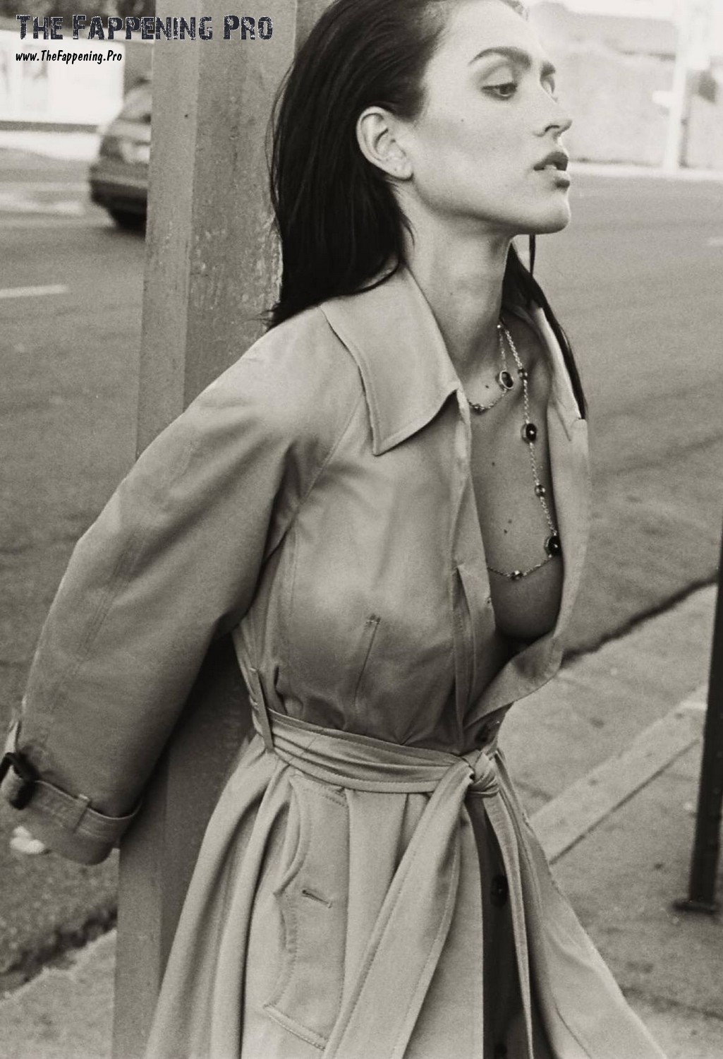 Amelia Gray Sideboobs