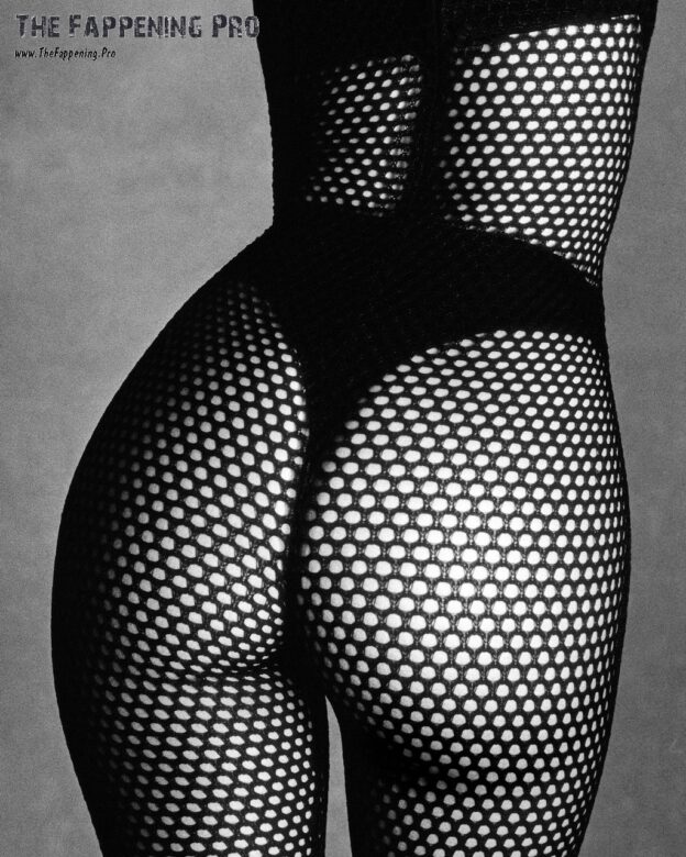 Emily Ratajkowski Sexy Ass