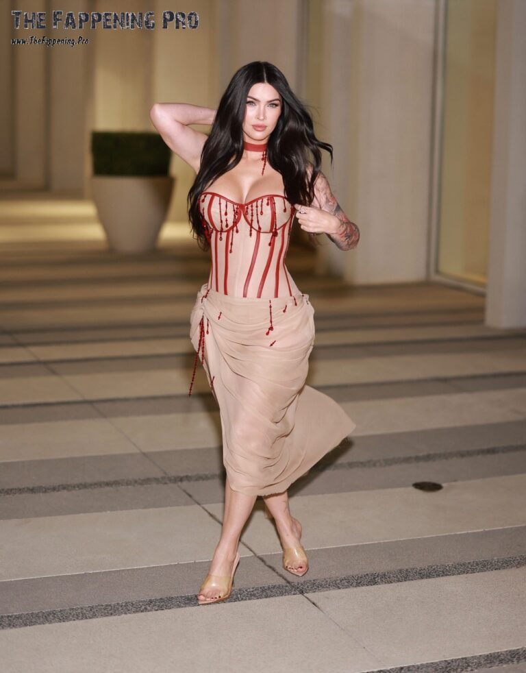 Megan Fox Sexy And Leggy 2025 (18+ Photos)