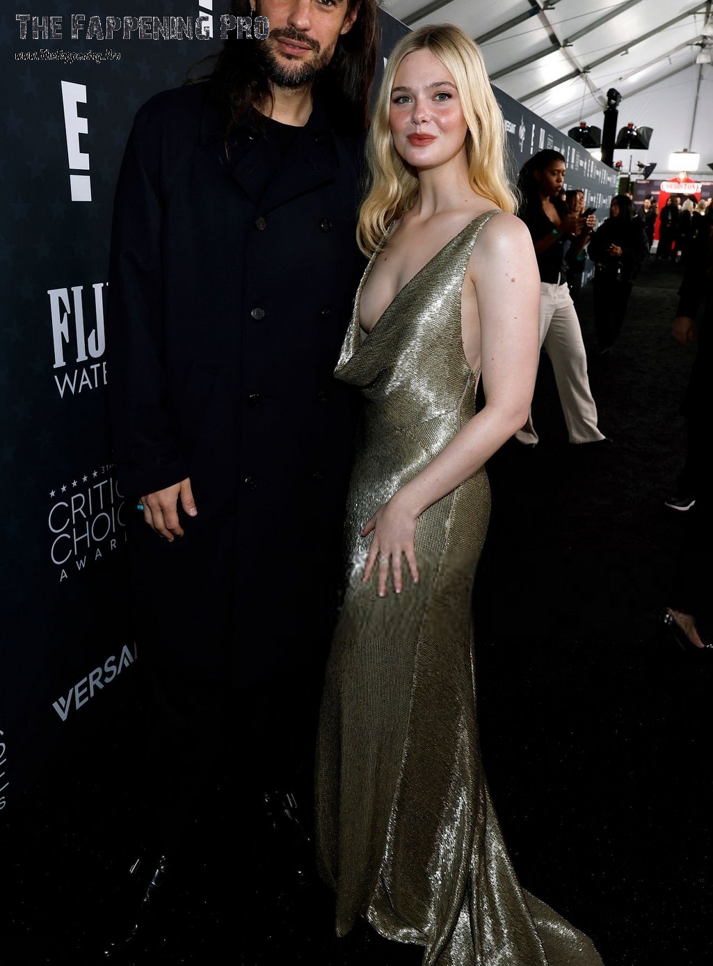 Elle Fanning Sideboobs