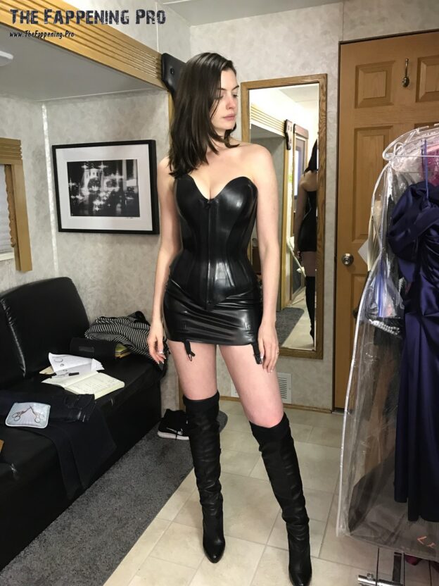 Anne Hathaway Sexy Mistress In Leather 2026