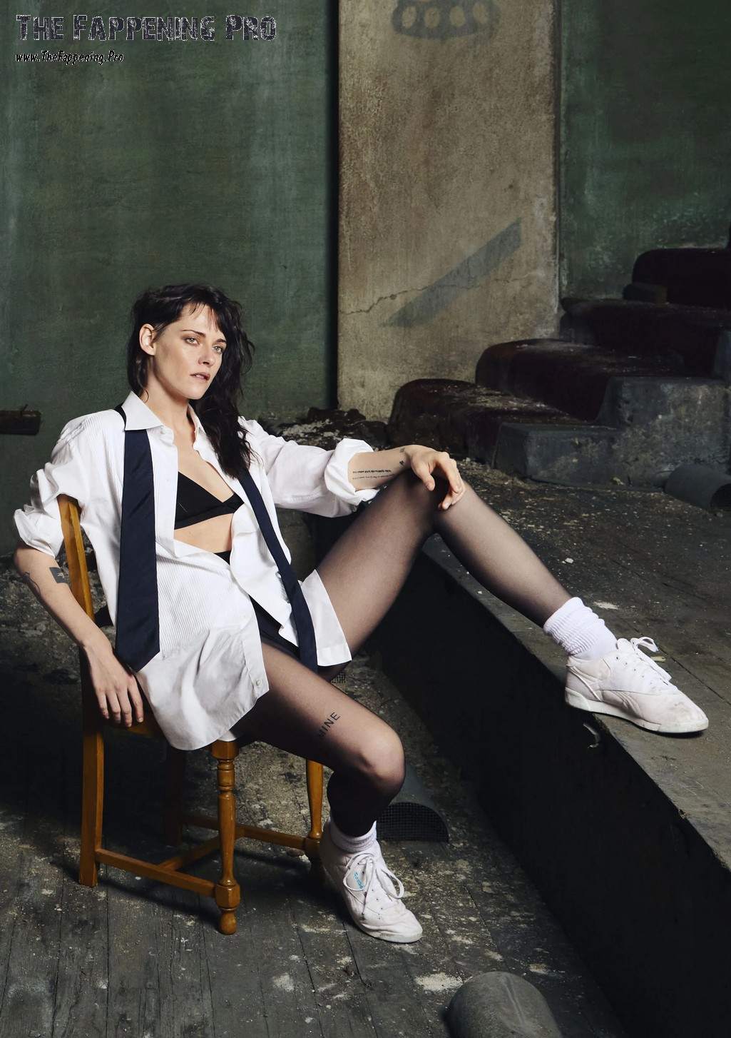 Kristen Stewart Sexy In Pantyhose