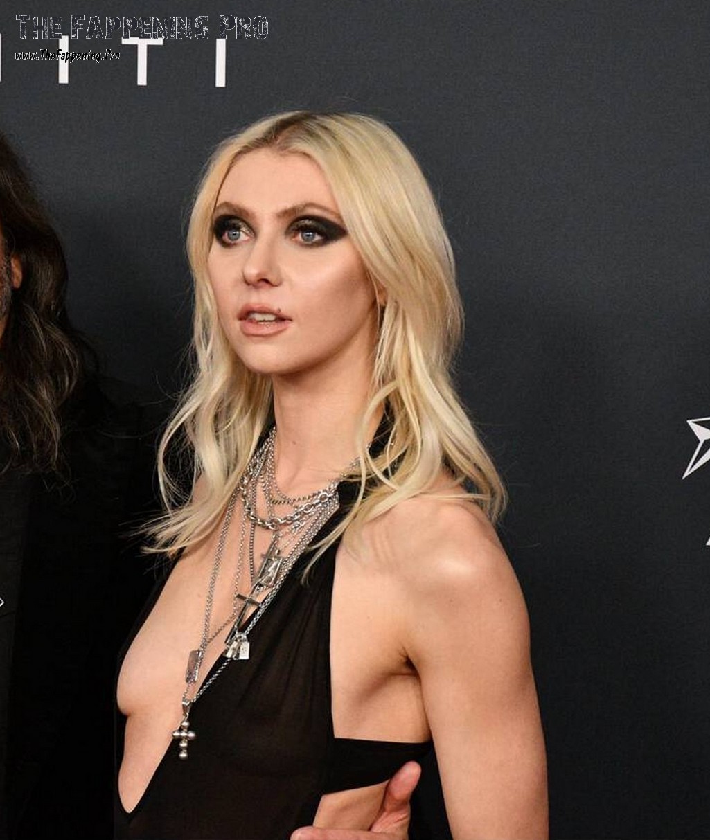 Taylor Momsen Tits