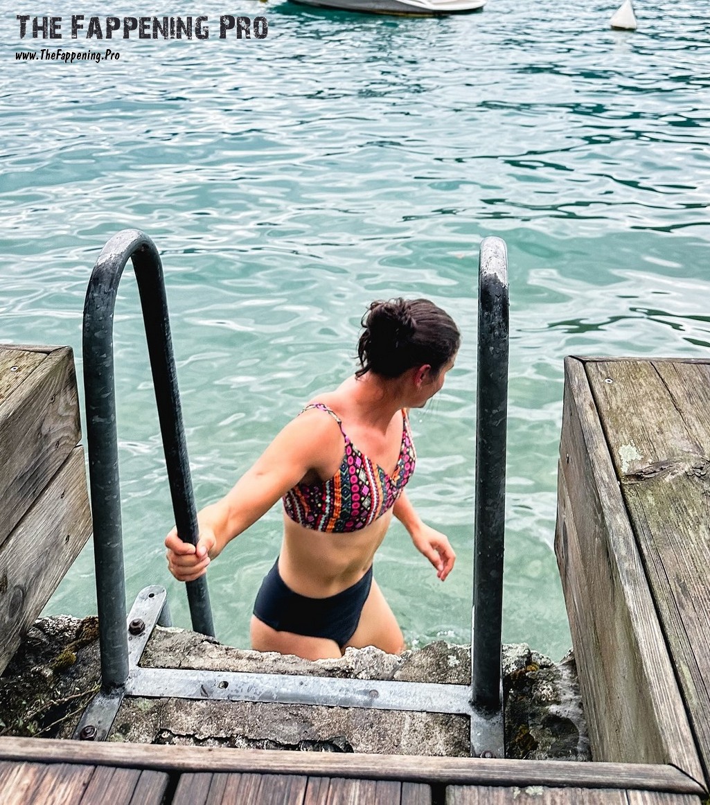 Julia Simon Sexy In BIkini