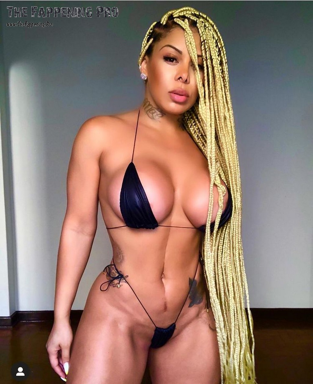 Aryonce Sexy In Tiny Bikini