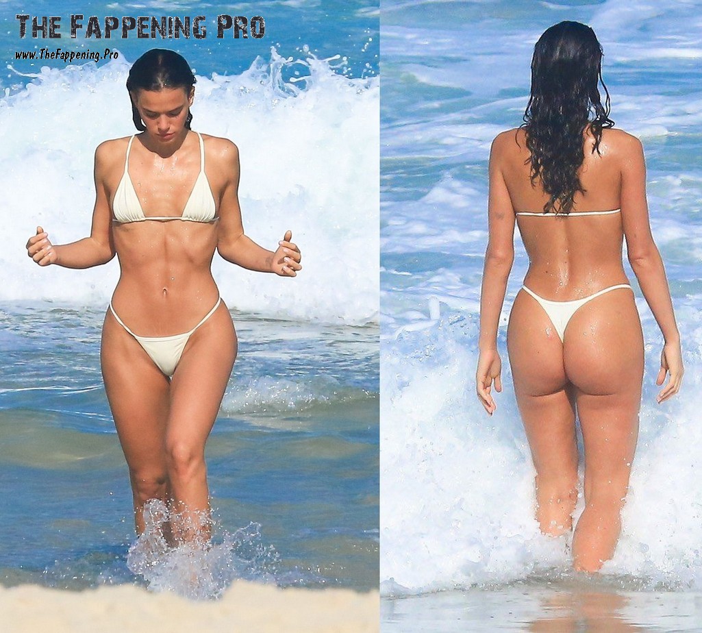 Bruna Marquezine Sexy In Revealing Bikini