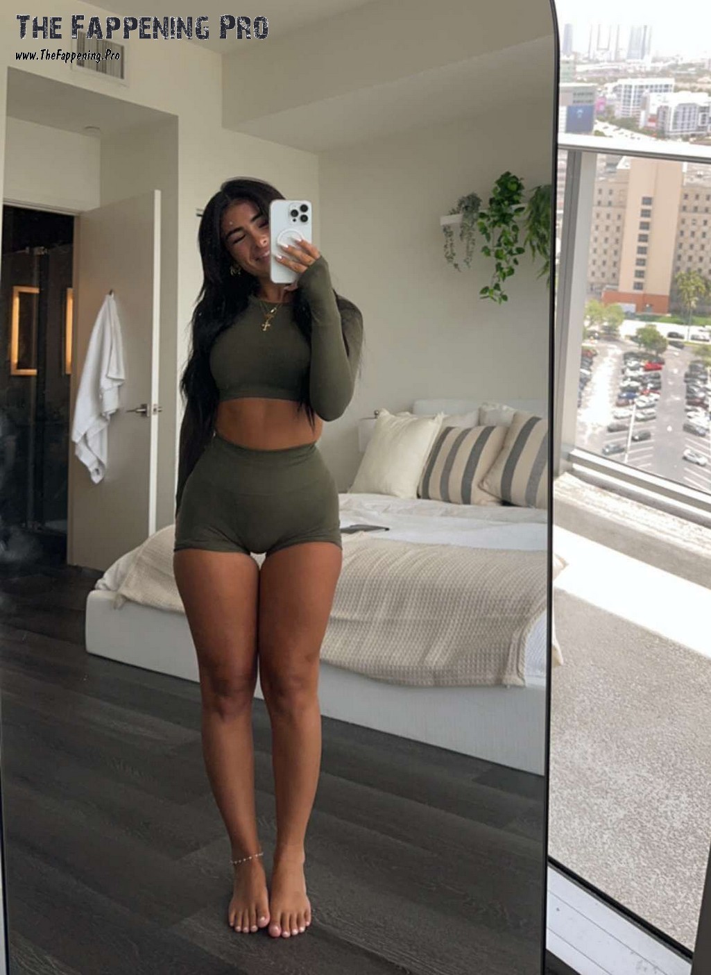 Gabriella Annalisa Leggy On Selfie