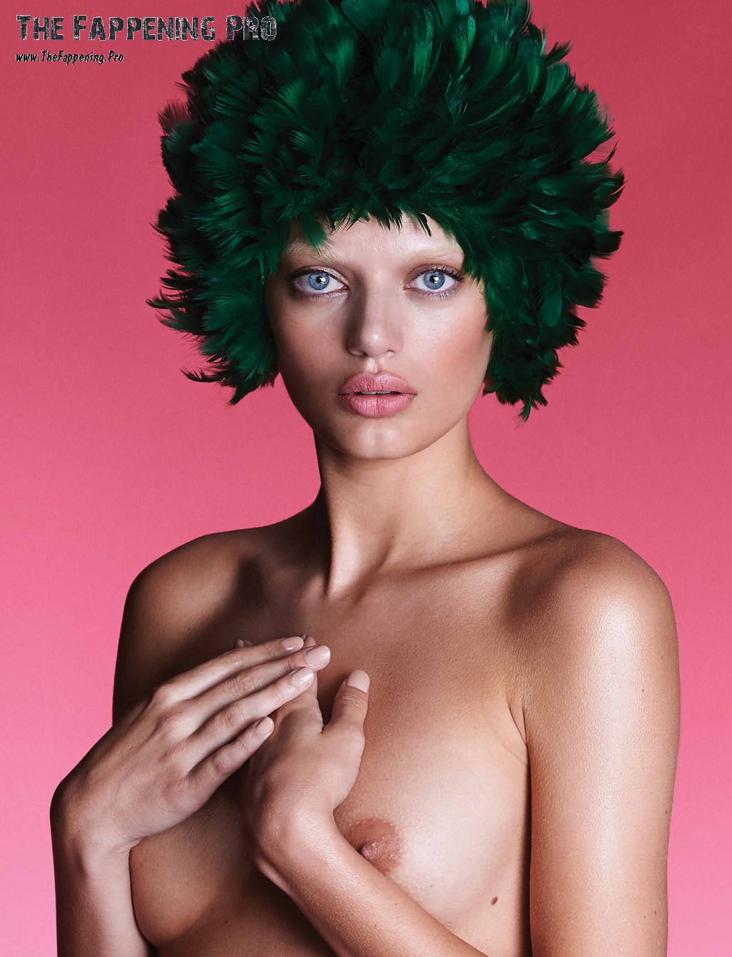 Bregje Heinen Nudity