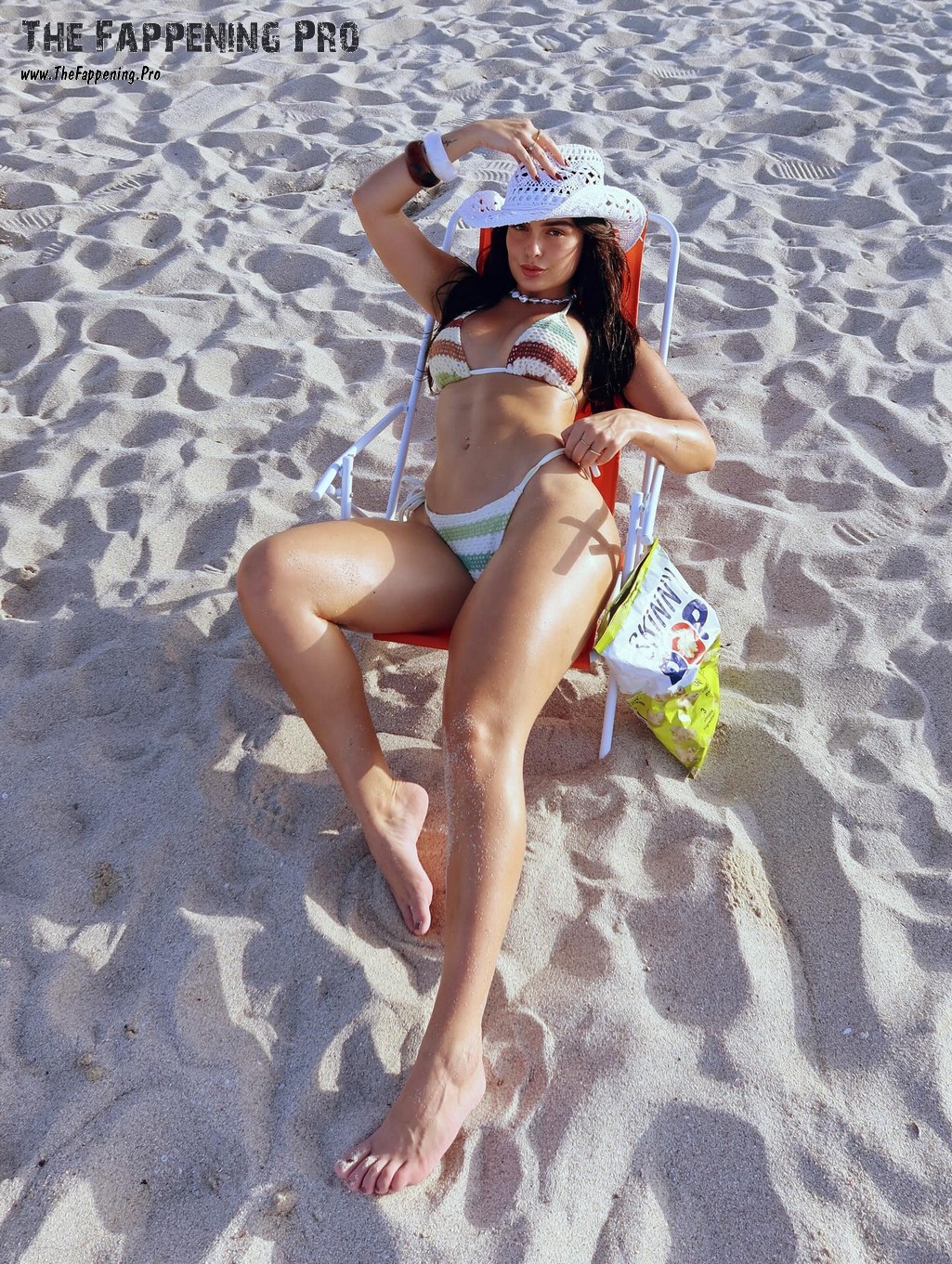 Larissa Santos Sexy Barefoot