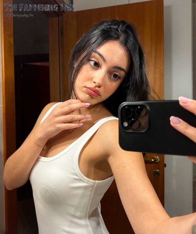 Chiara Giannuzzi Sweet Selfie