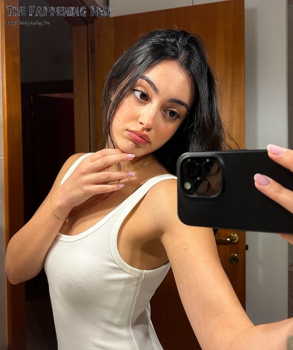 Chiara Giannuzzi Sweet Selfie