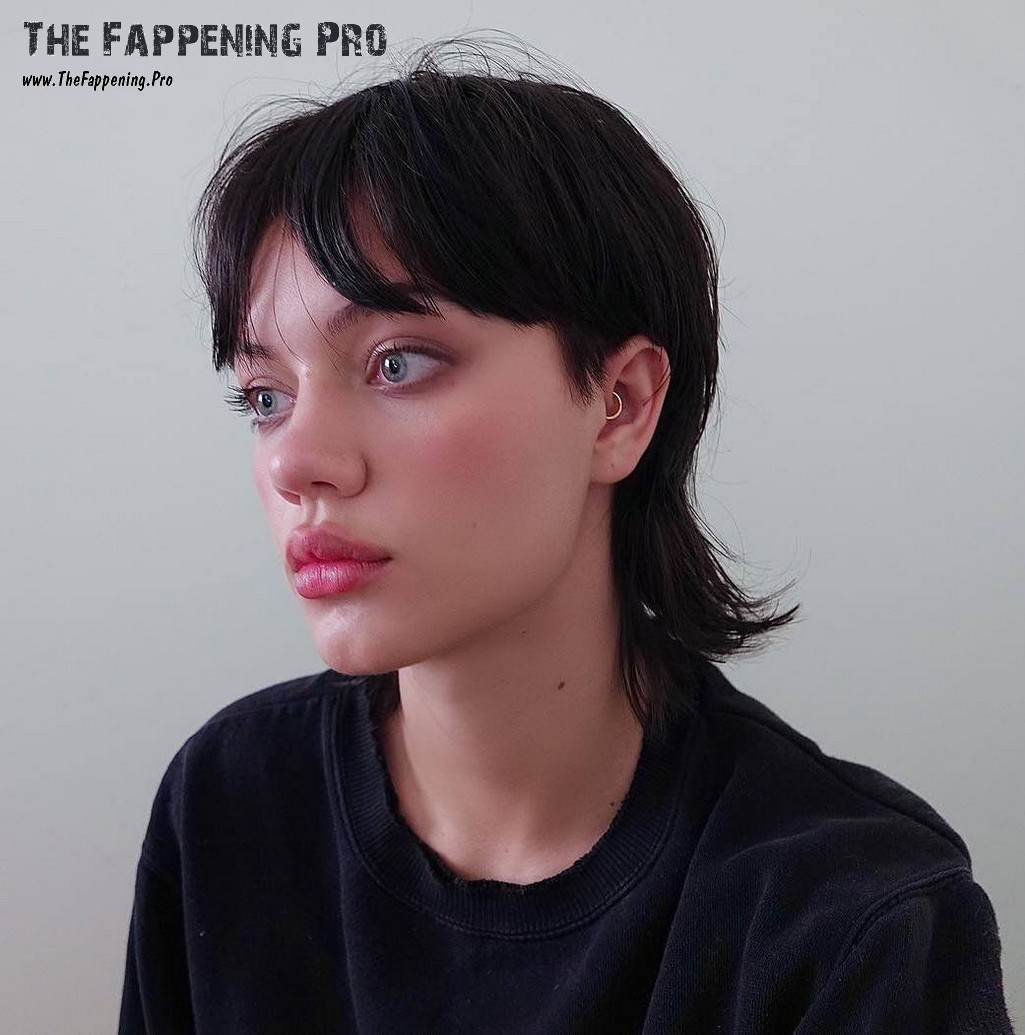 Daisy Gray Sexy Singer