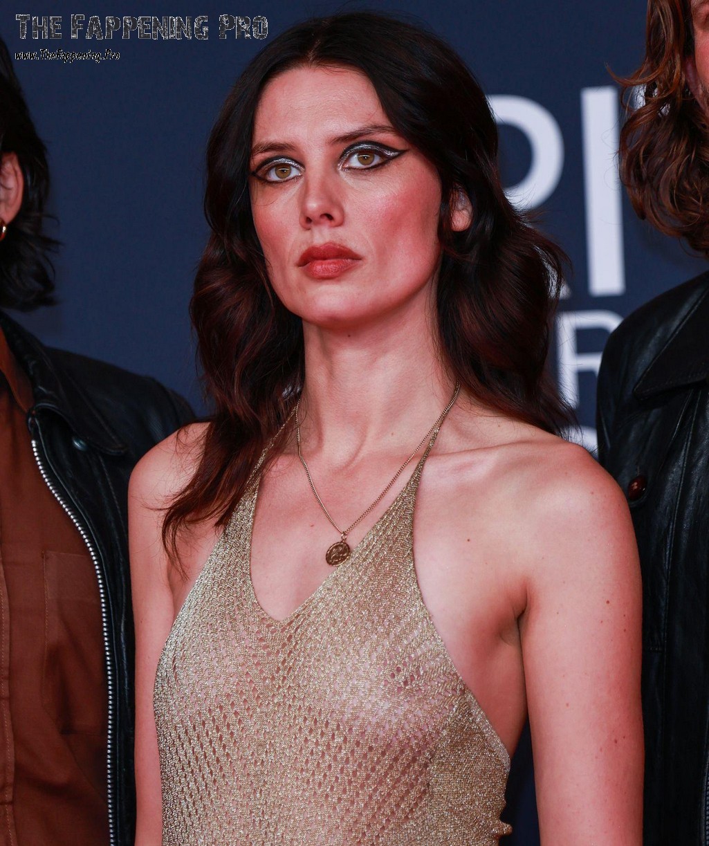 Ellie Rowsell See Through Nudity