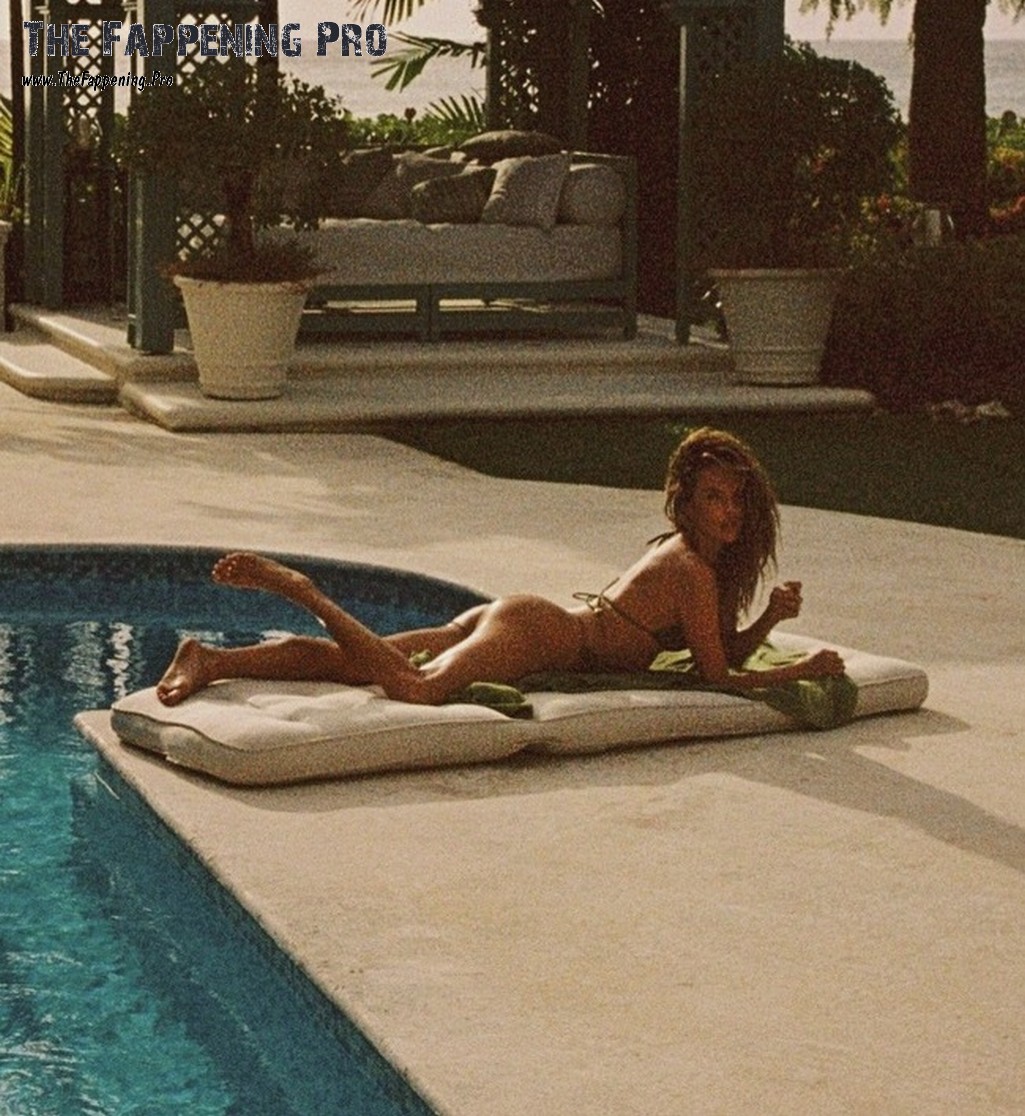 Alessandra Ambrosio Nudity