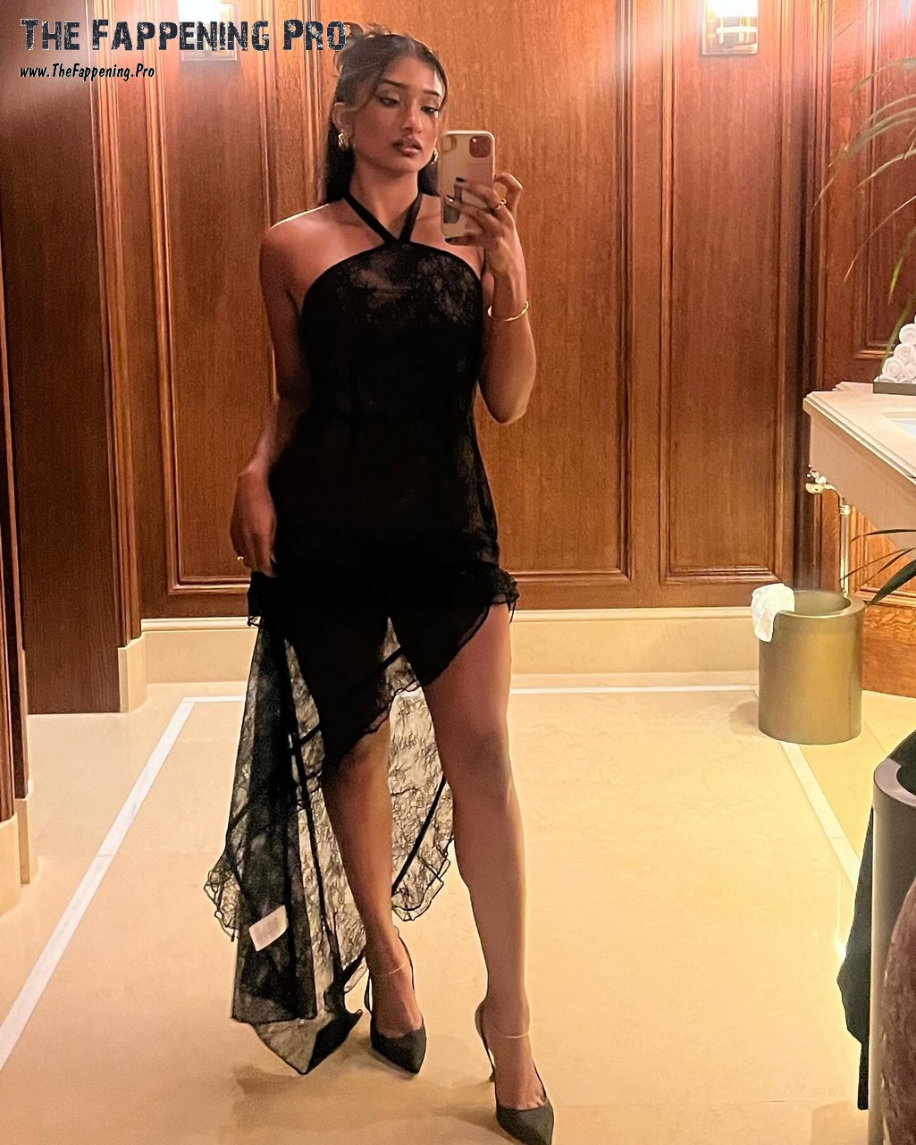 Varada Sethu Hot Selfie