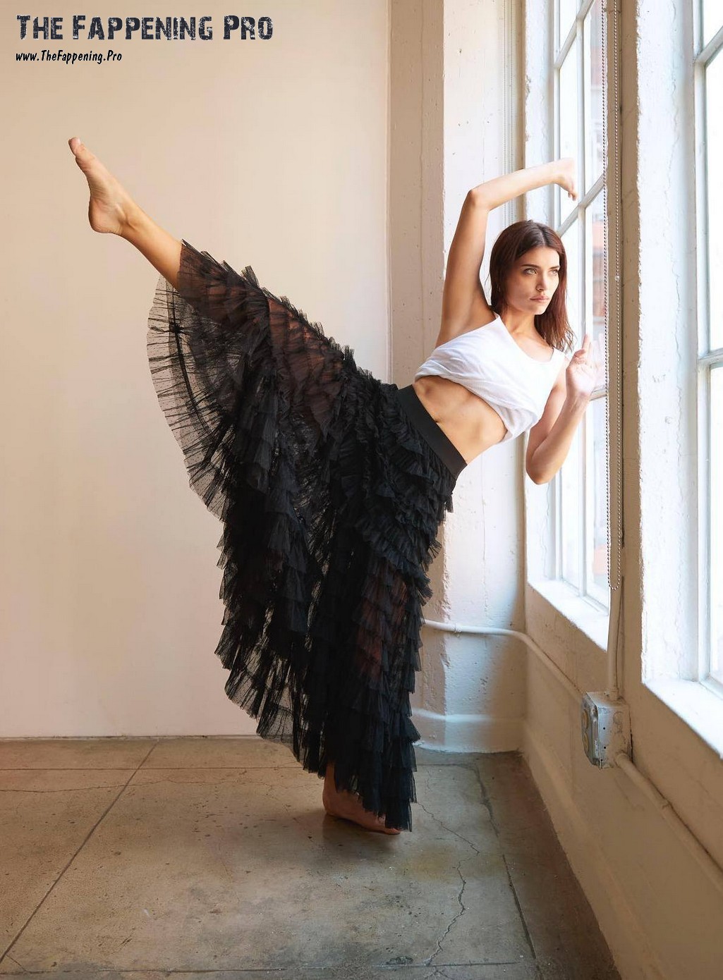 Eva De Dominici Bare Feet
