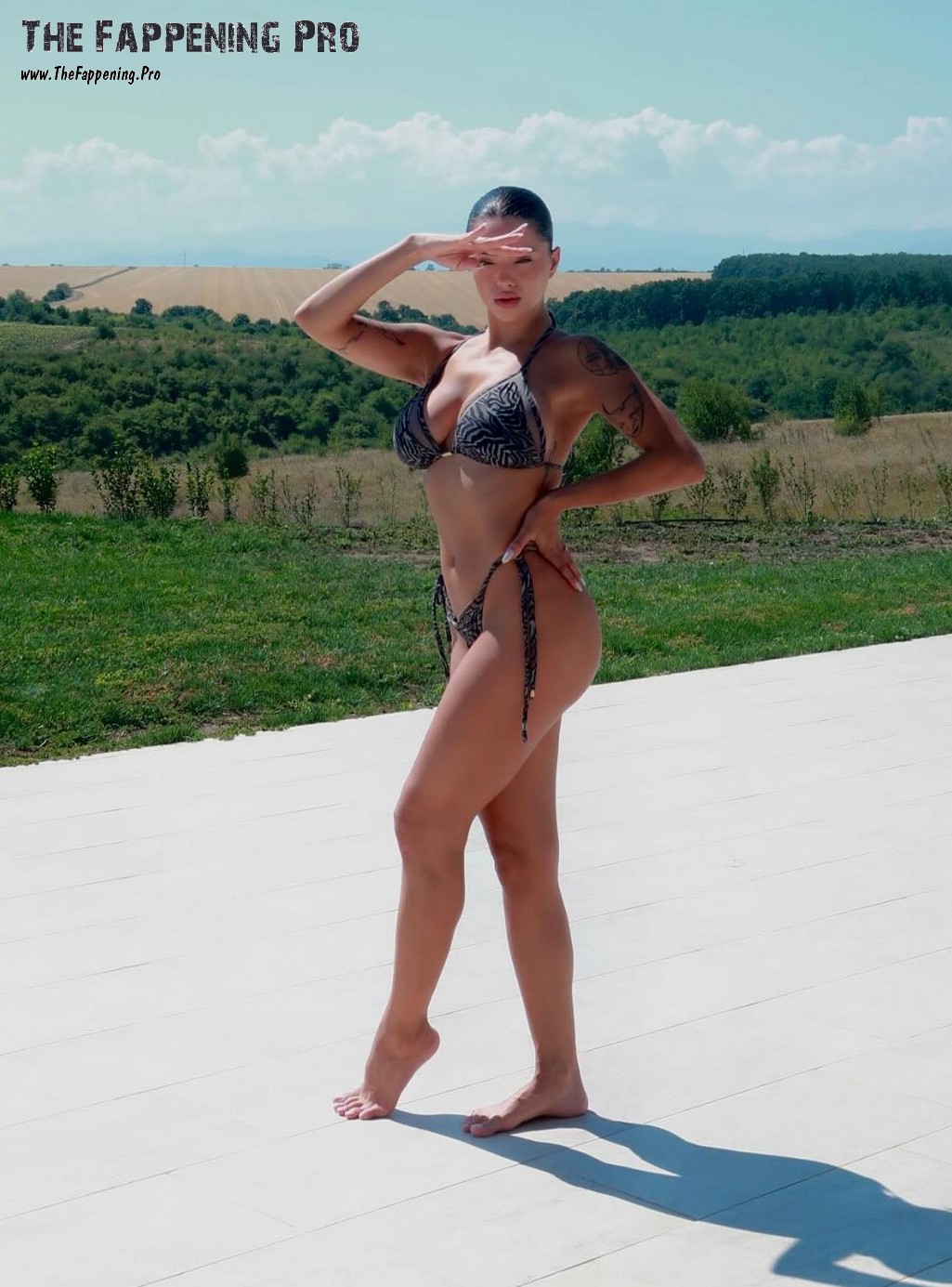 Singer Dara Sexy In Bikini