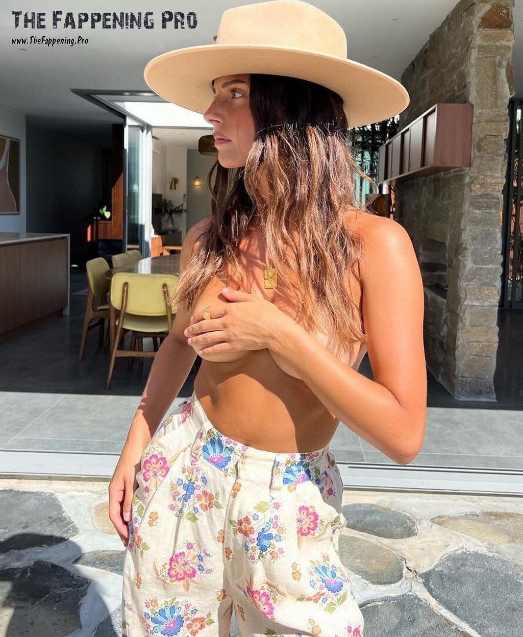 Stephanie Mandich Tits Exposed