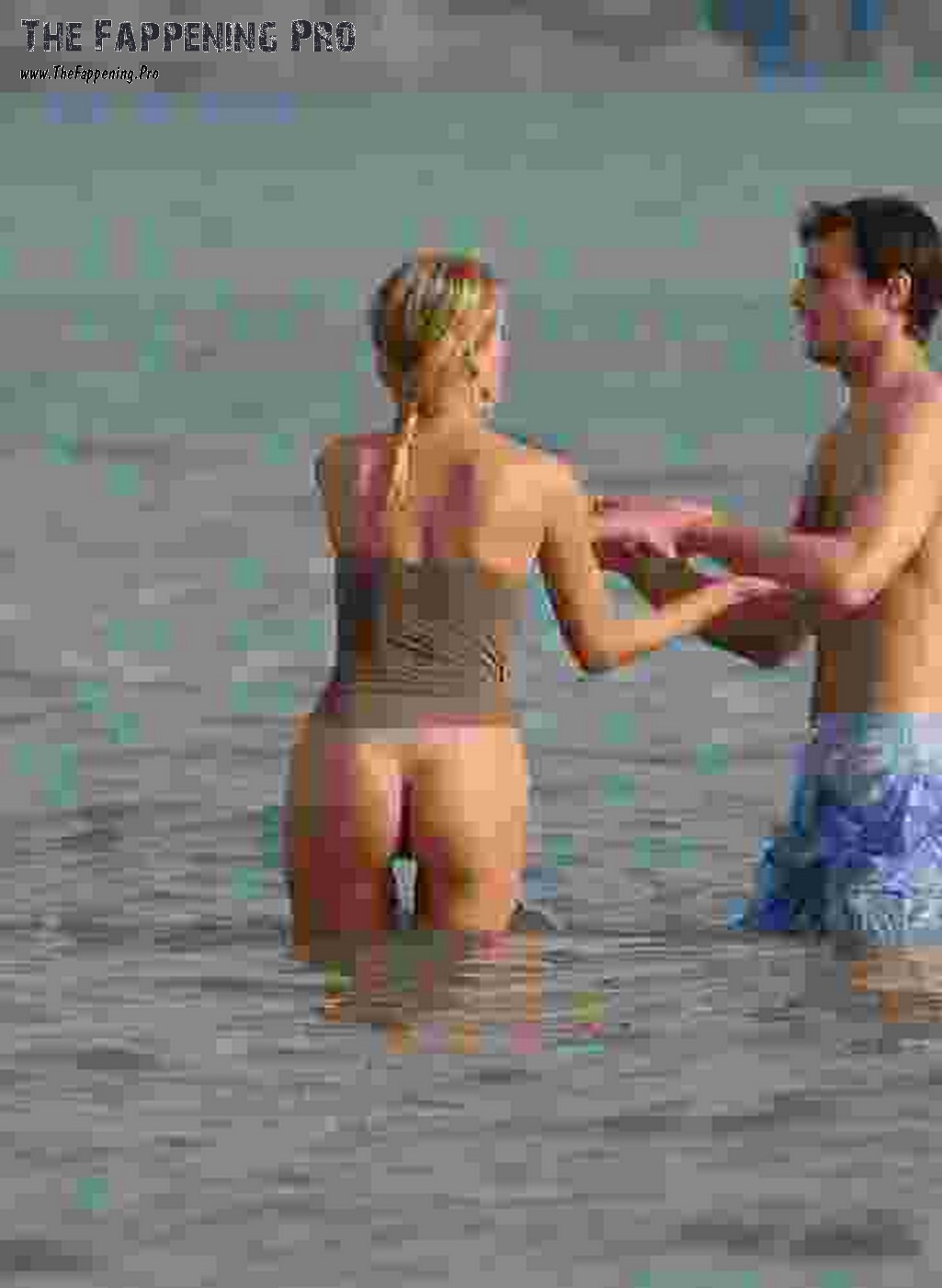 Alessia Marcuzzi Pantyless