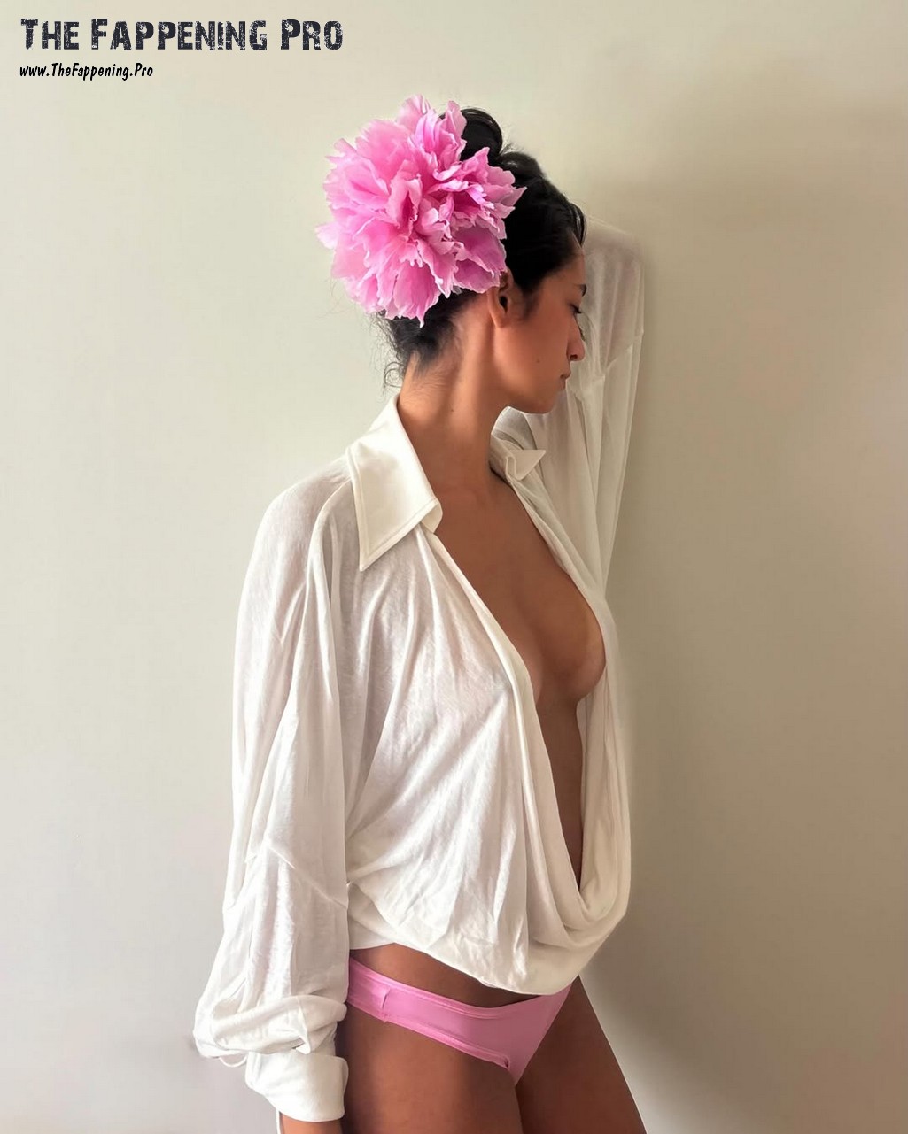 Emna Sellimi Sideboobs
