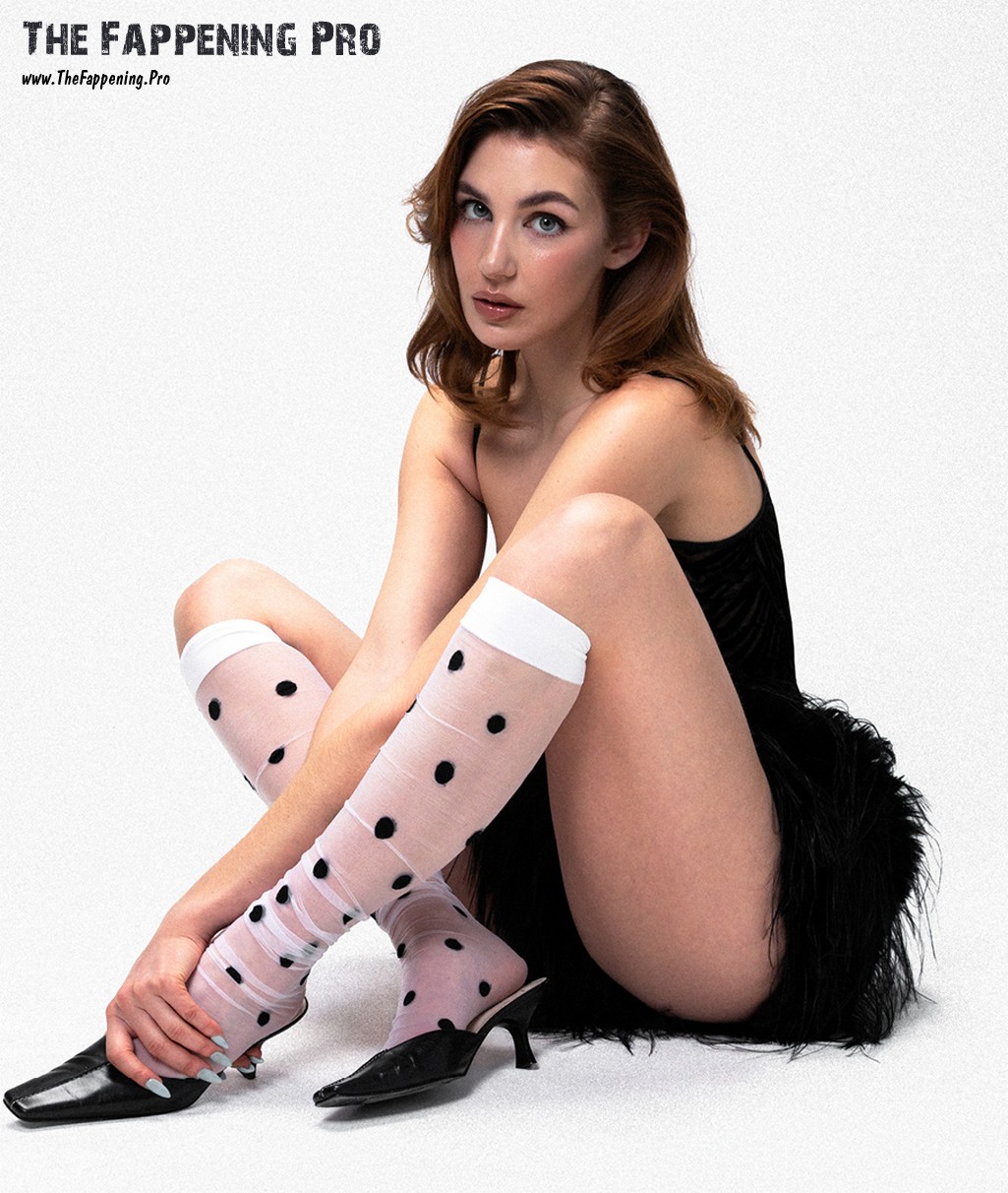 Sophie Nelisse Sexy