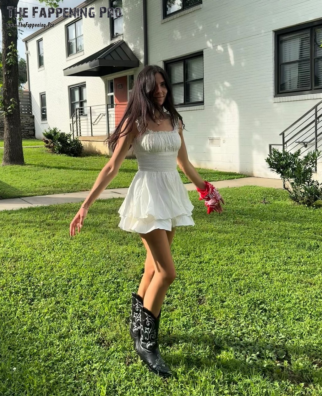 Laura Durand Leggy