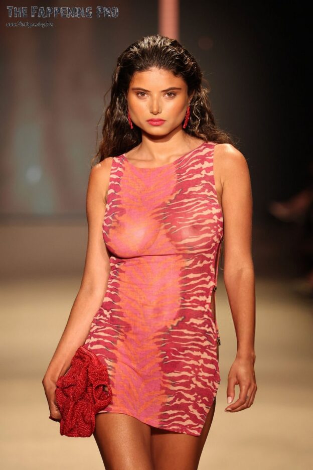 Maria Katarina See Through Nudity At Catwalk