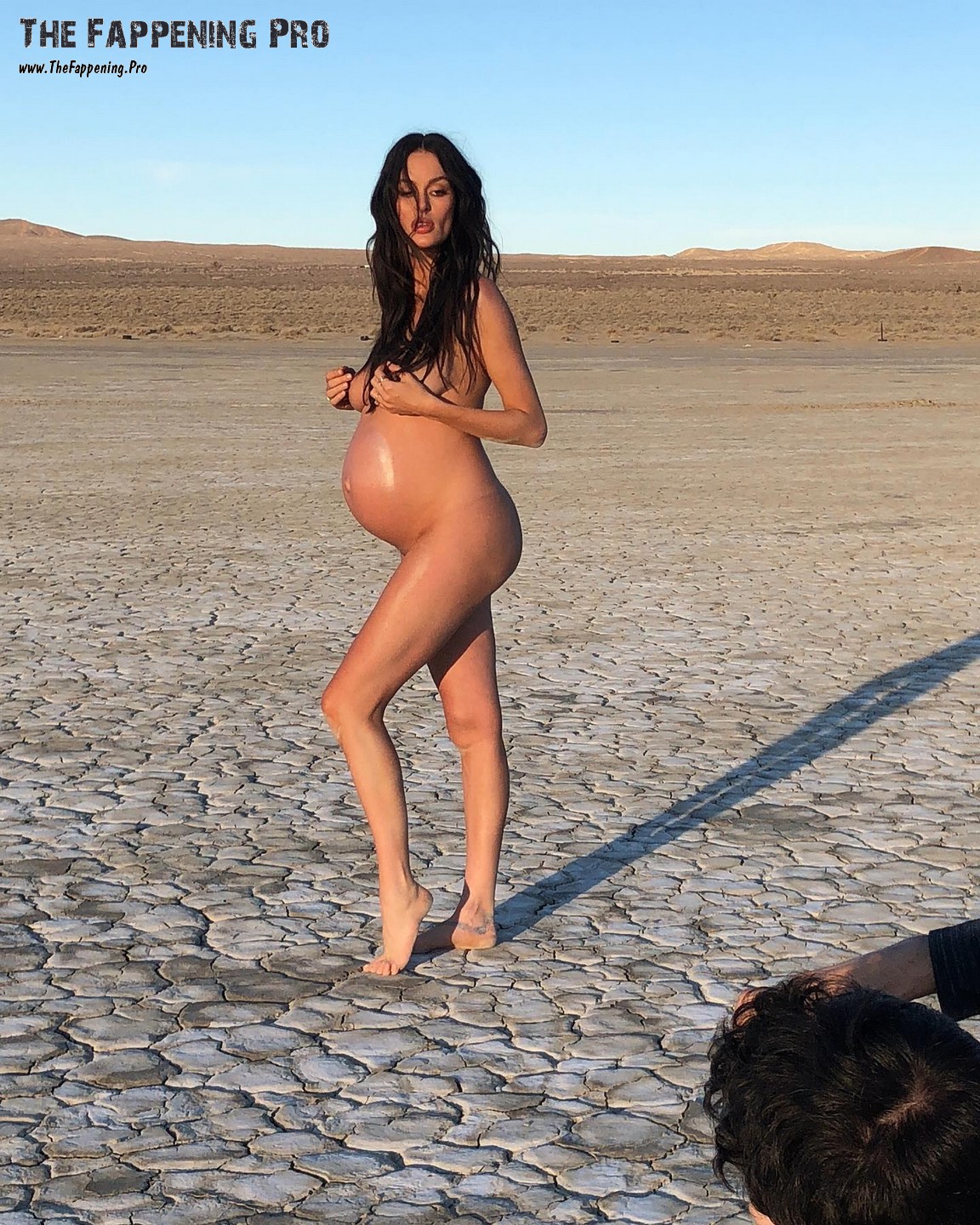 Nude Preggo Girl