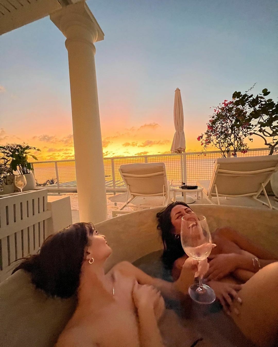 Emily Ratajkowski Topless