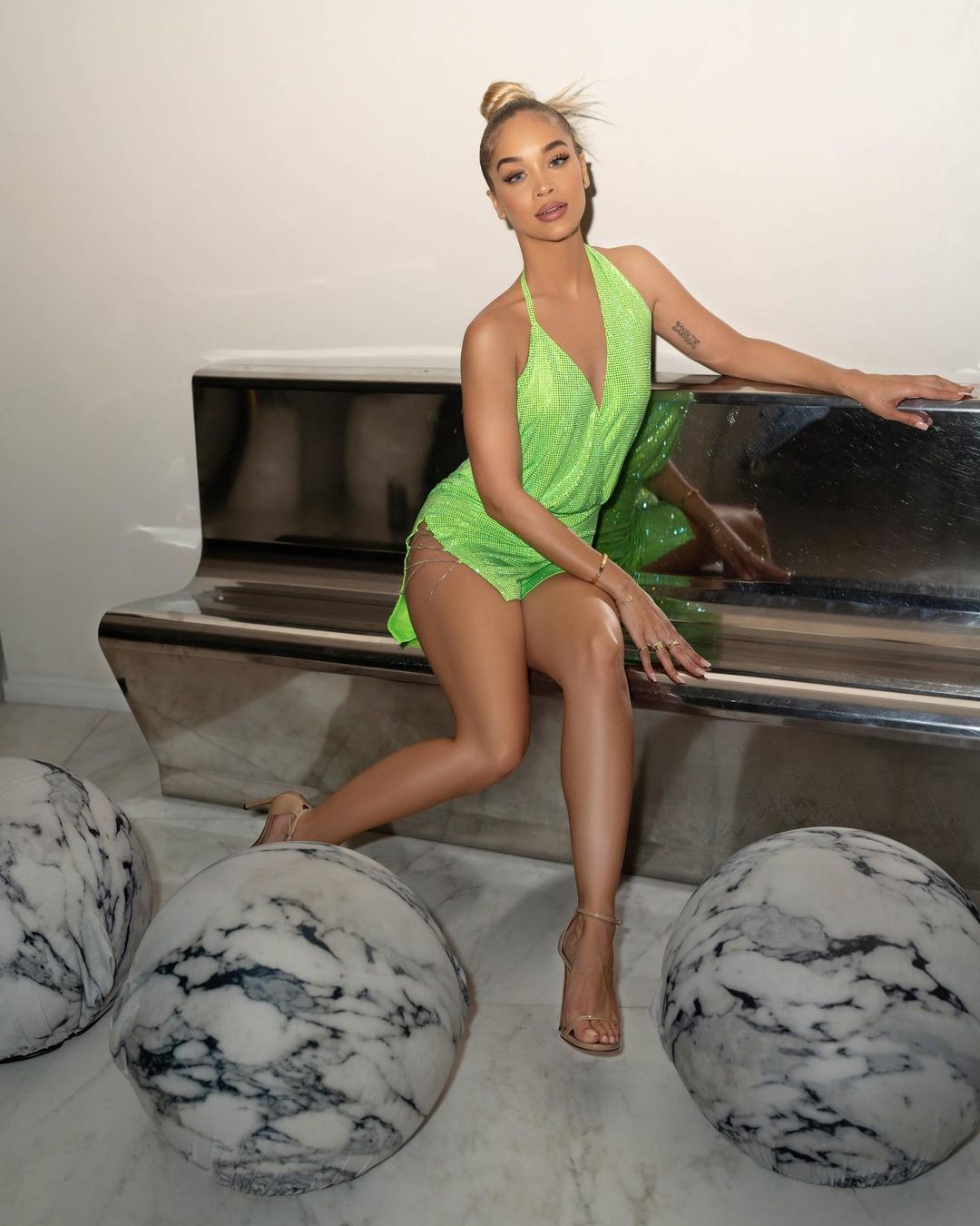 Jasmine Sanders Hot