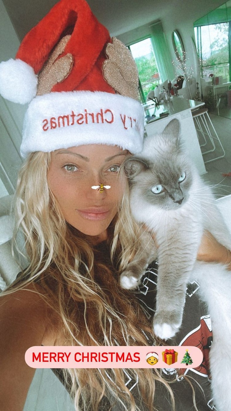 Abby Dowse Hot In Christmas Hat