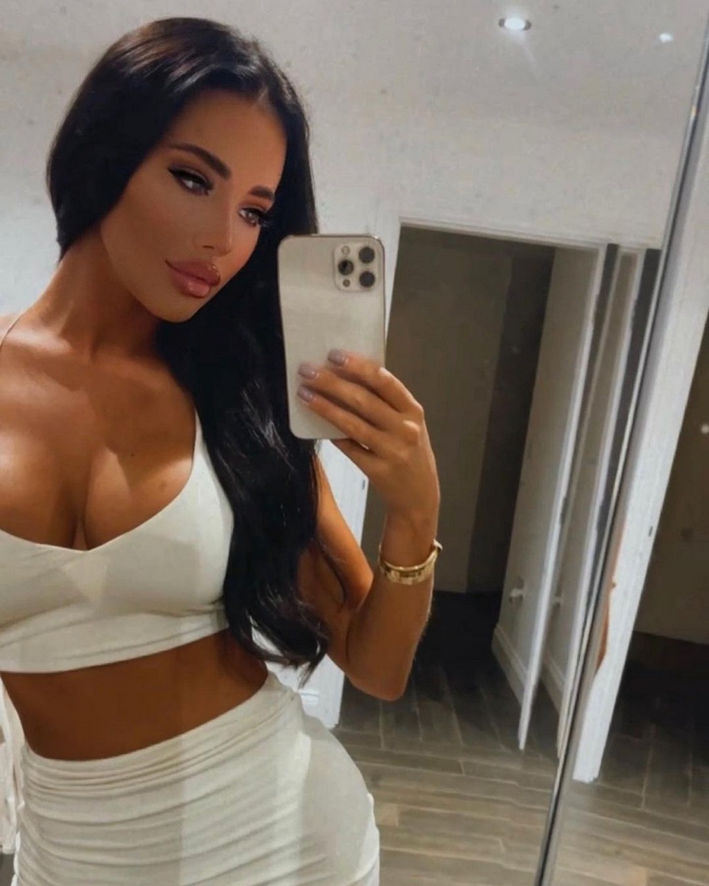 Yazmin Oukhellou Hot Selfie