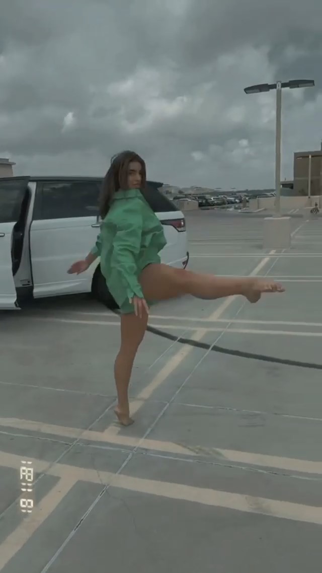 Kalani Hilliker Feet