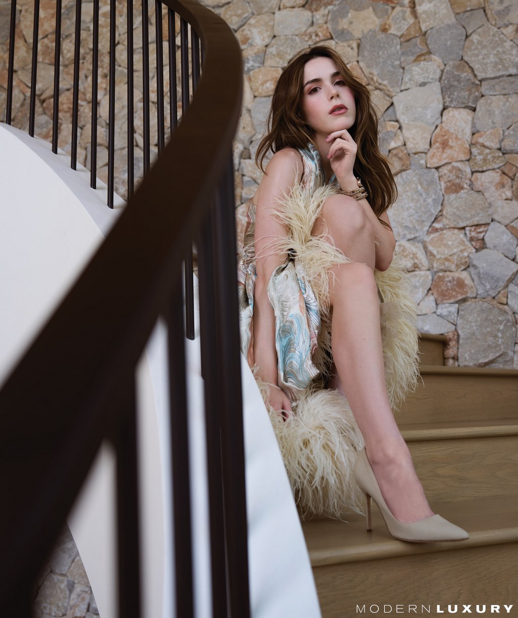 Kiernan Shipka Sexy