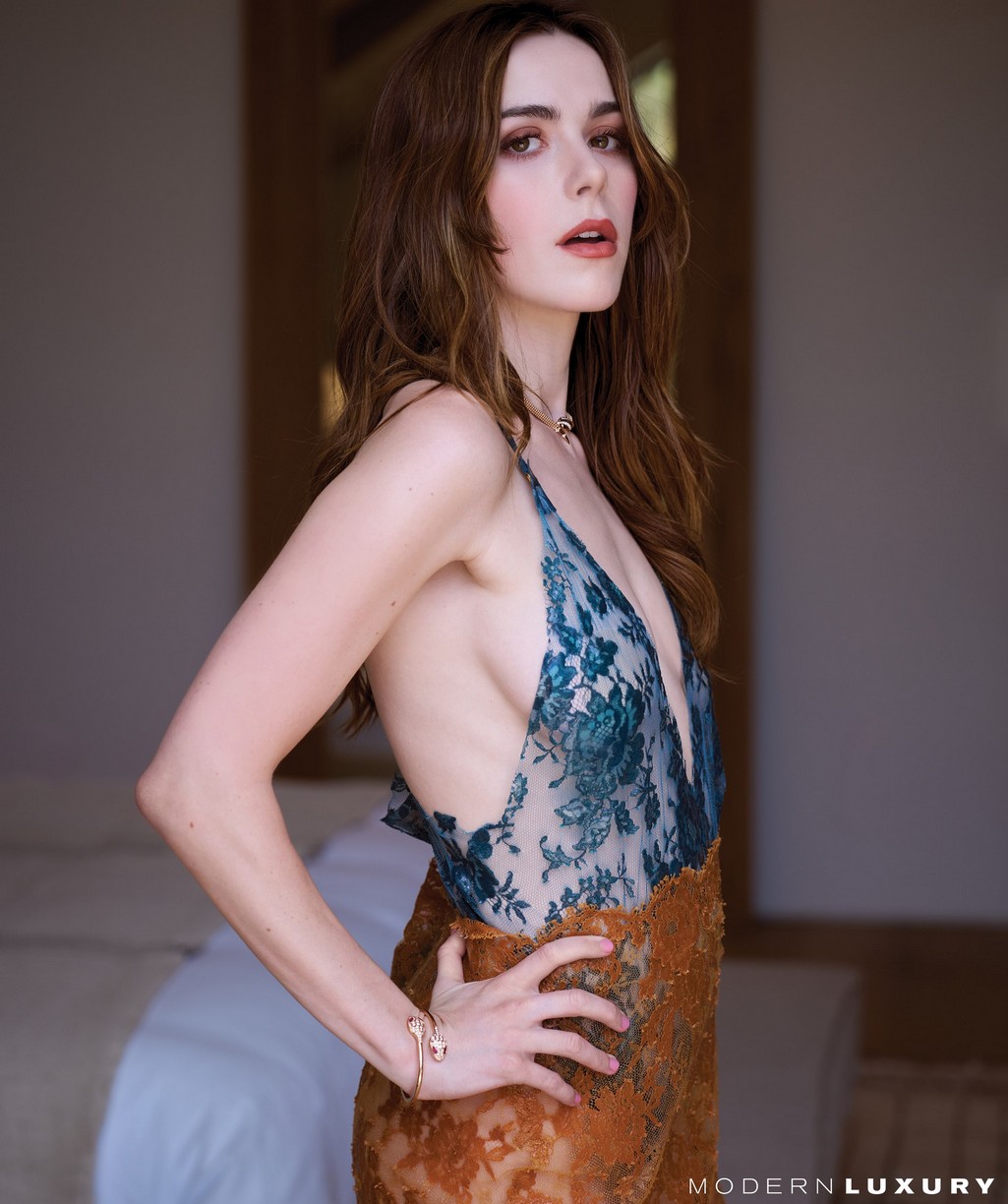 Kiernan Shipka Sideboobs