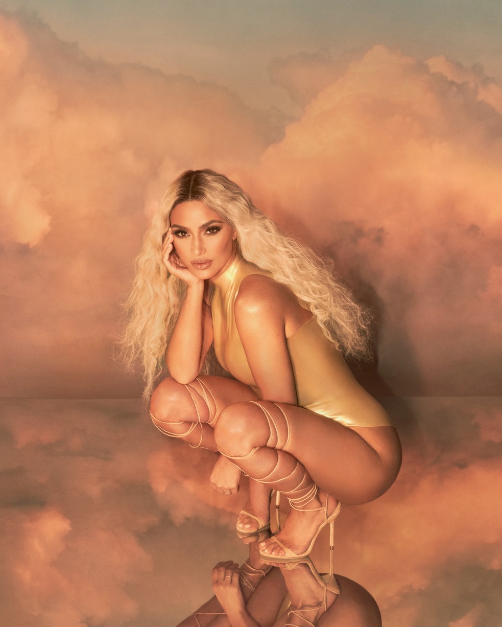 Kim Kardashian Sexy Squatting