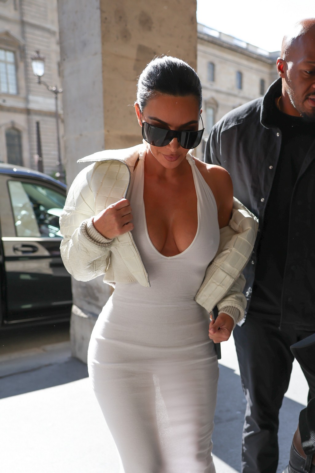 Kim Kardashian Deep Cleavage Tits
