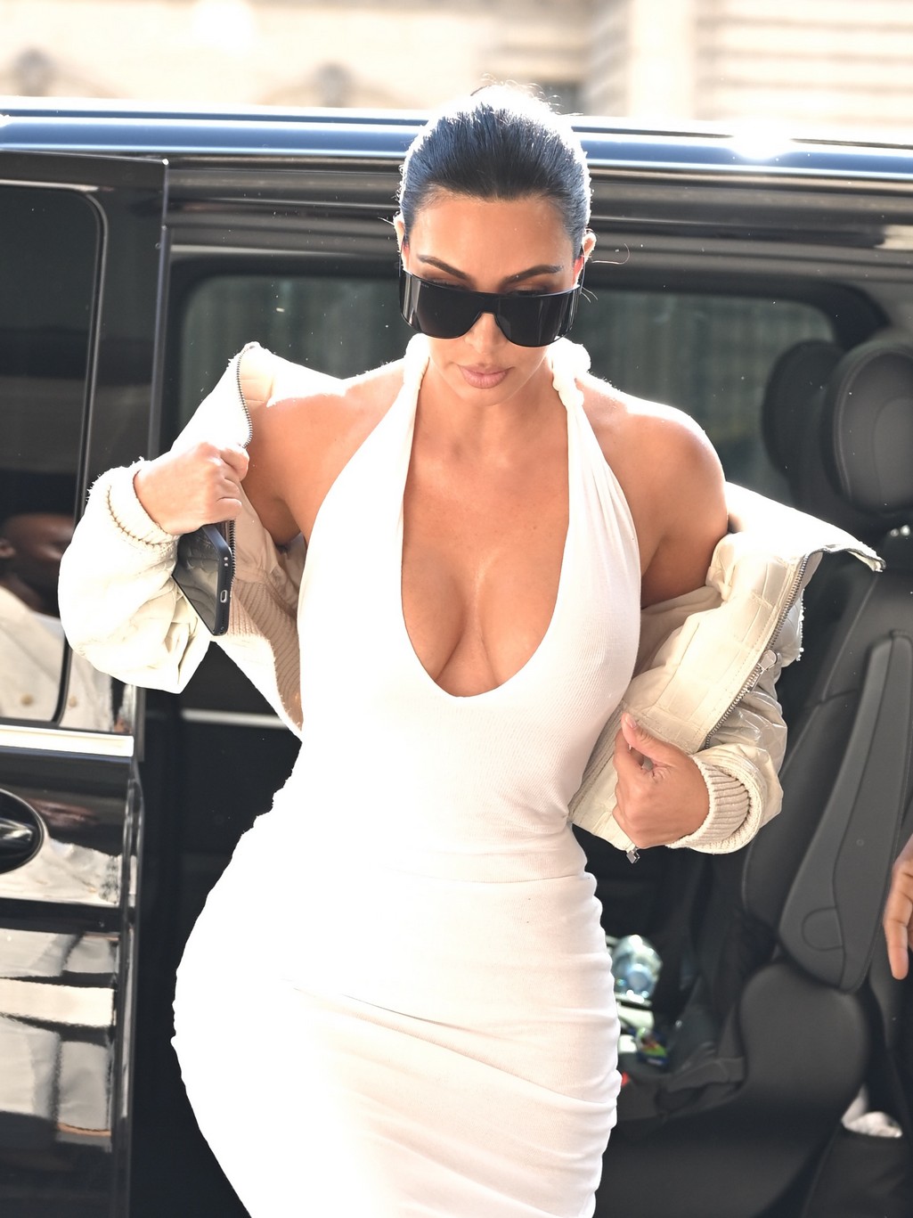 Kim Kardashian Exposed Huge Boobs In Paris 