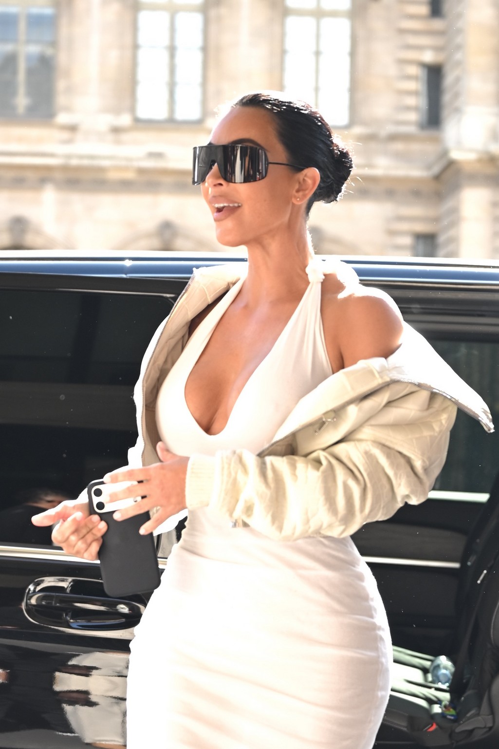 Kim Kardashian Sideboobs