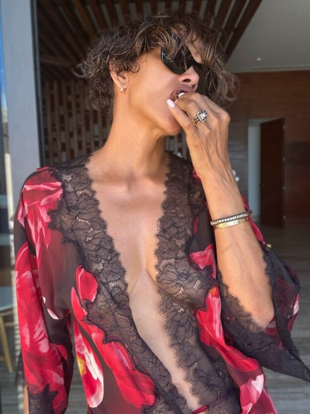 Halle Berry Sexy