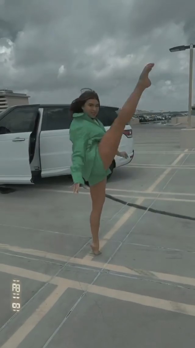 Kalani Hilliker Hot Flexible Teen (18 Photos + Videos)