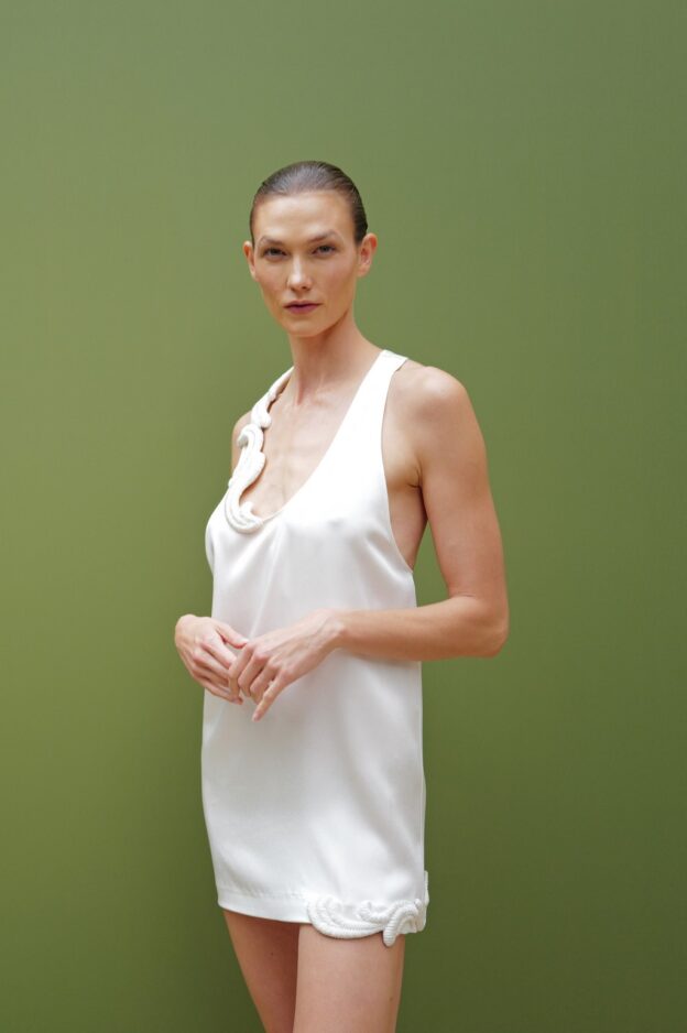 Karlie Kloss Hot Backstage Pics