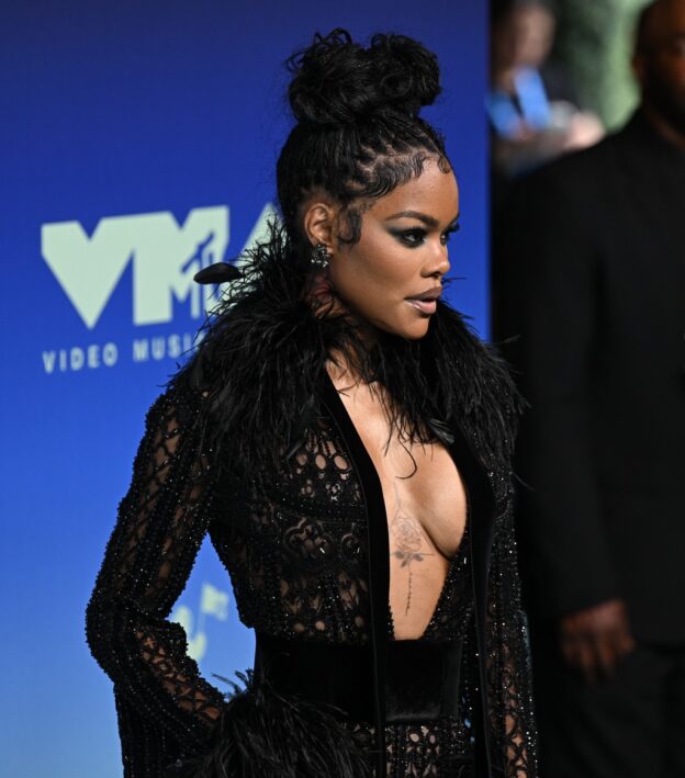 Teyana Taylor Sideboobs